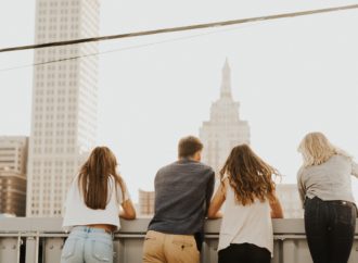 Młodzi potrzebują wsparcia nas wszystkich w drodze na rynek pracy