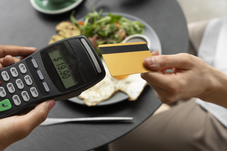 Karty lunchowe: ruszyły masowe kontrole ZUS. Co muszą wiedzieć pracodawcy?