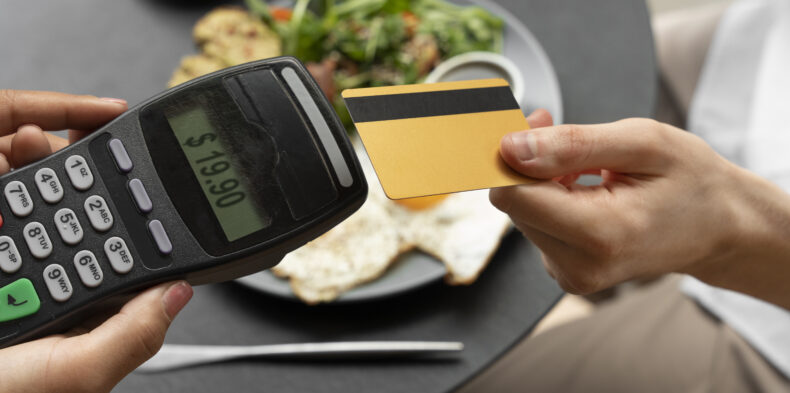 Karty lunchowe: ruszyły masowe kontrole ZUS. Co muszą wiedzieć pracodawcy?