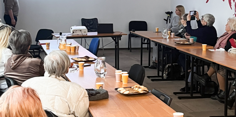 Wolontariat pracowniczy RS Group zmniejsza wykluczenie cyfrowe seniorów – współpraca z Caritas Polska