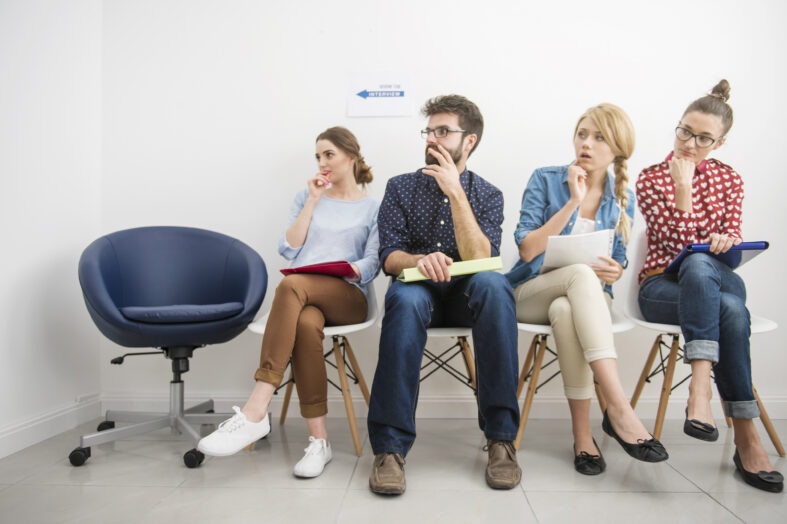 Rekrutacja pod lupą: jak wygląda ten proces w 2025r.? Sprawdź najnowszy raport Aplikuj.pl i Elevato