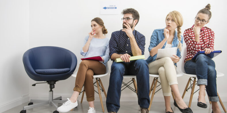 Rekrutacja pod lupą: jak wygląda ten proces w 2025r.? Sprawdź najnowszy raport Aplikuj.pl i Elevato