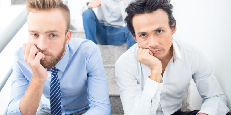 Kto w pracy wybiera milczenie?