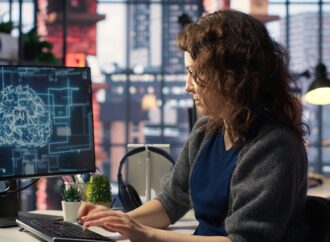 AI jako nowy język pracy zmienia oczekiwania wobec pracownik&oacute;w