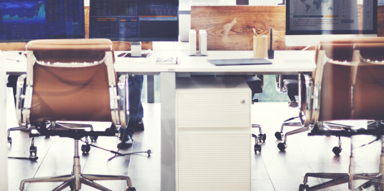 Hybrydowy model pracy pod lupą: apatioza, dur i rozprosz. Czy to da się leczyć?