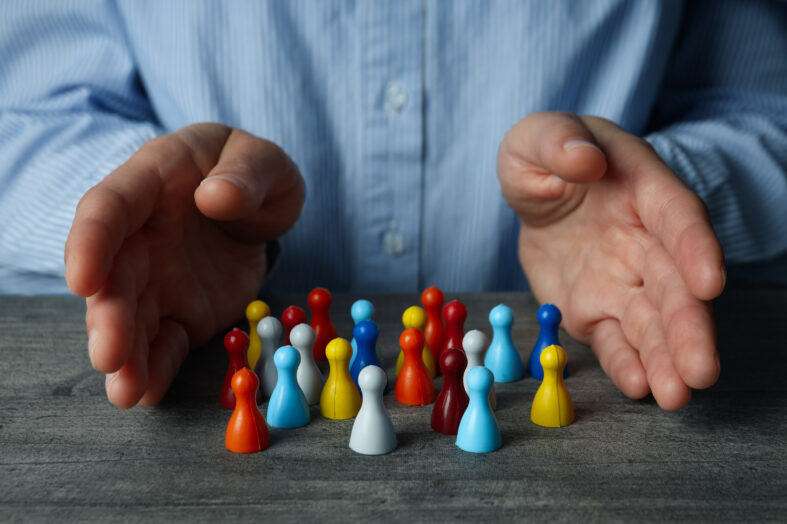 Inkluzywność zespoł&oacute;w jako strategiczna odpowiedź na wyzwania rynku &ndash; naucz się ją budować