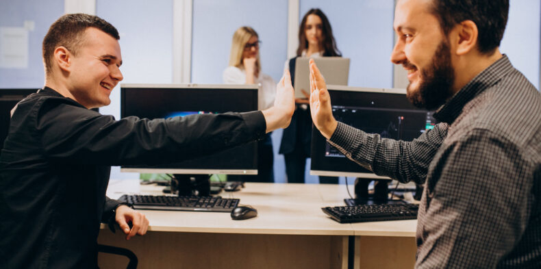 AI przyspieszył 5-krotnie tempo pracy programist&oacute;w w firmie technologicznej &ndash; case study